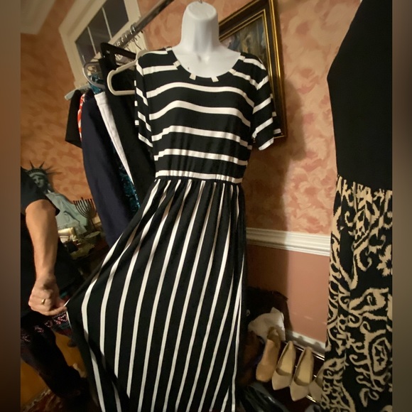 Women’s Shirt Sleeve Casual Long Maxi Dress w Pockets. Medium - Picture 4 of 6